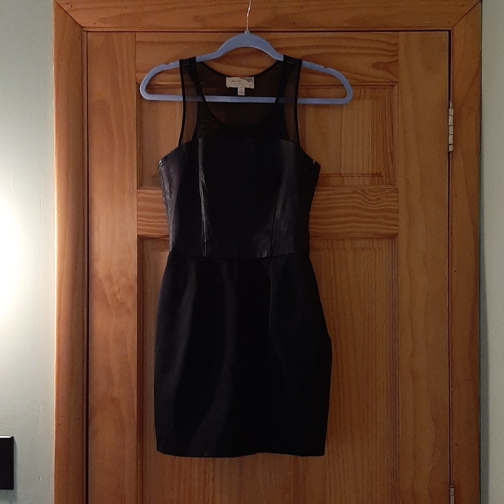 Elizabeth and James size 4 dress w/pockets!!